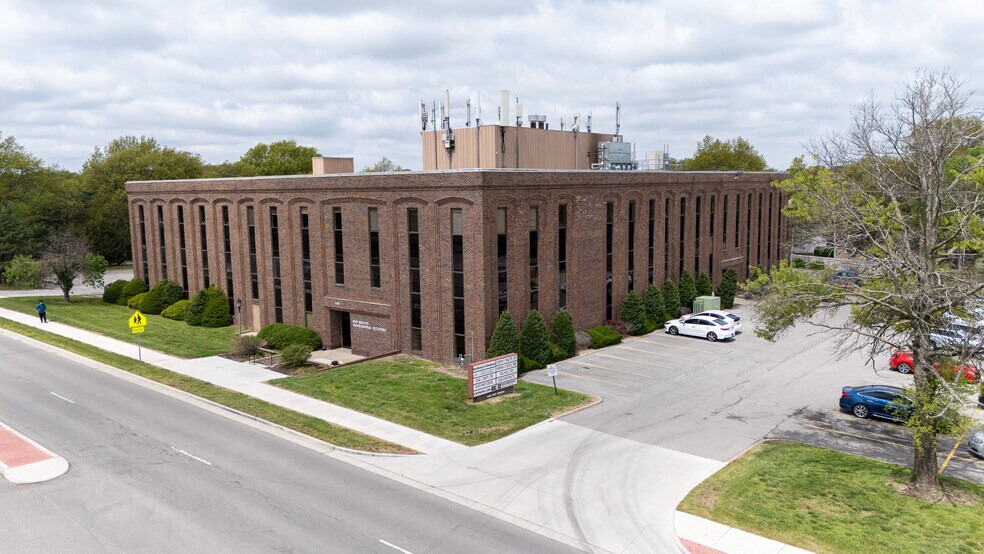 More Photos Of 400 E Red Bridge Rd, Kansas City Medical For Sale