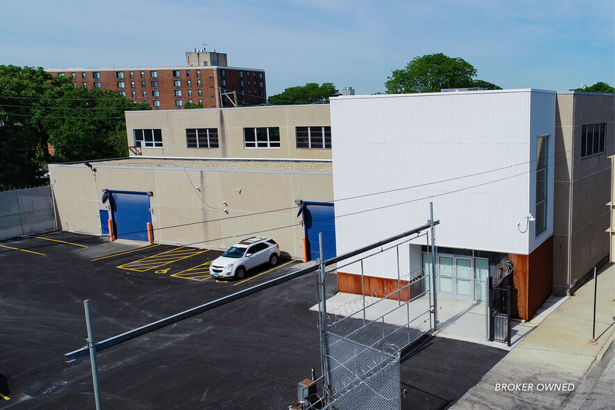 Primary Photo Of 3333 W Lake St, Chicago Manufacturing For Lease