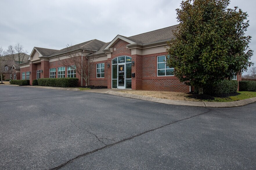 More Photos Of 120 Center Pointe Dr, Clarksville Office For Lease