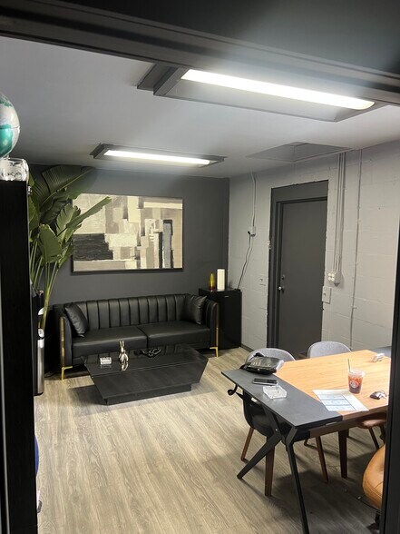 More Photos Of 7129-7133 Vineland Ave, North Hollywood Warehouse For Sale