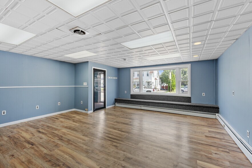More Photos Of 127-129 Lowell St, Methuen Freestanding For Lease