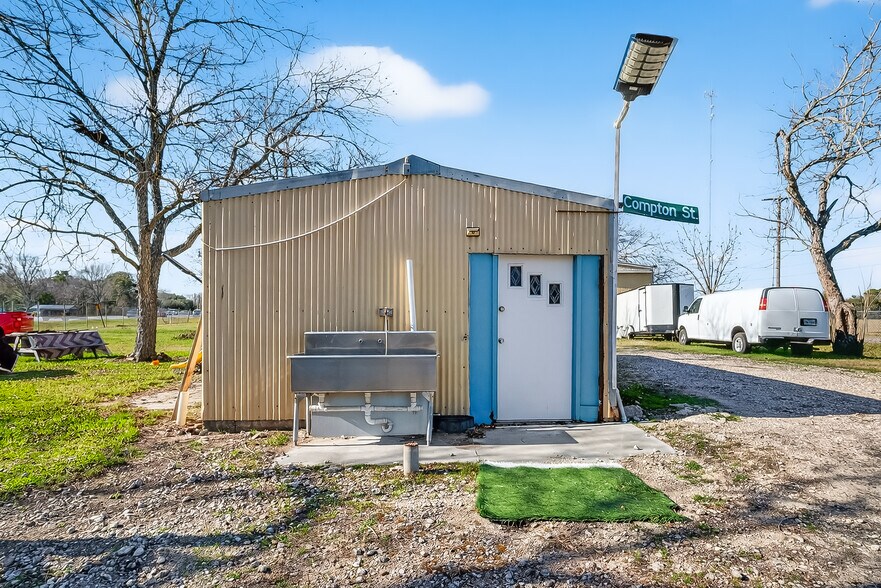 More Photos Of 2900 W Highway 6, Alvin Warehouse For Sale