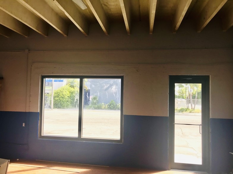 More Photos Of 1211 Okeechobee Rd, West Palm Beach Flex For Lease