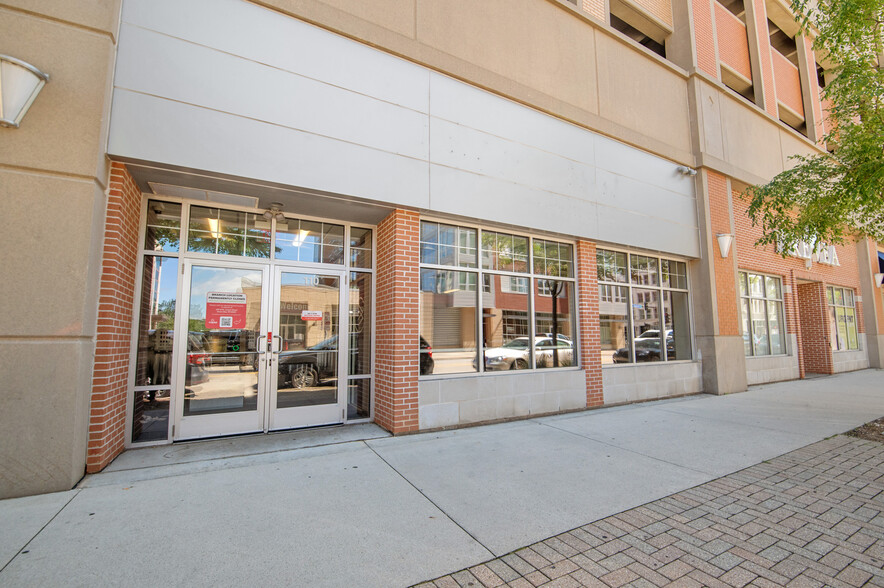 Primary Photo Of 100-140 N Washington St, Green Bay General Retail For Lease