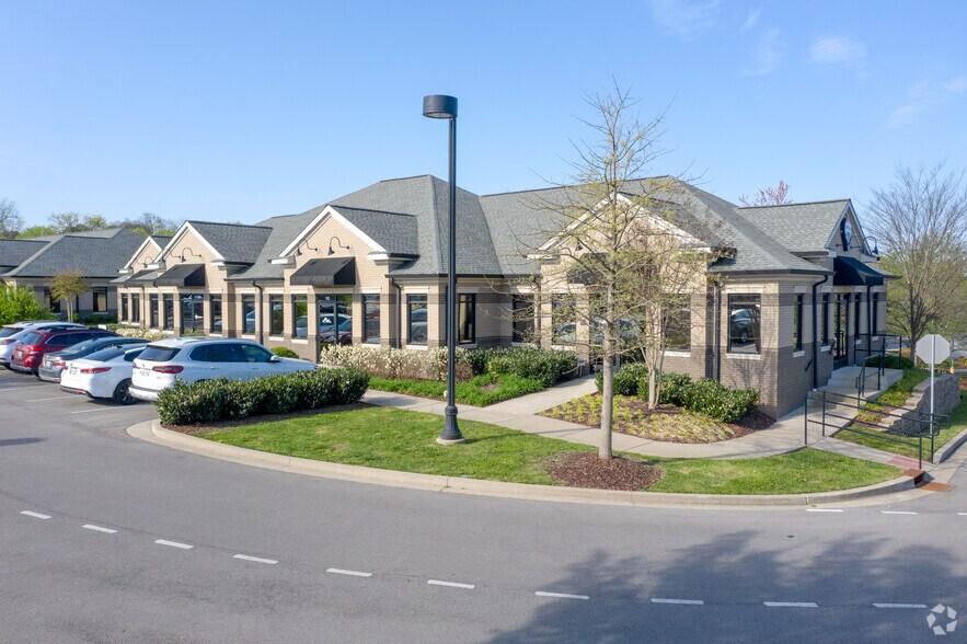 Primary Photo Of 174 Saundersville Rd, Hendersonville Medical For Sale