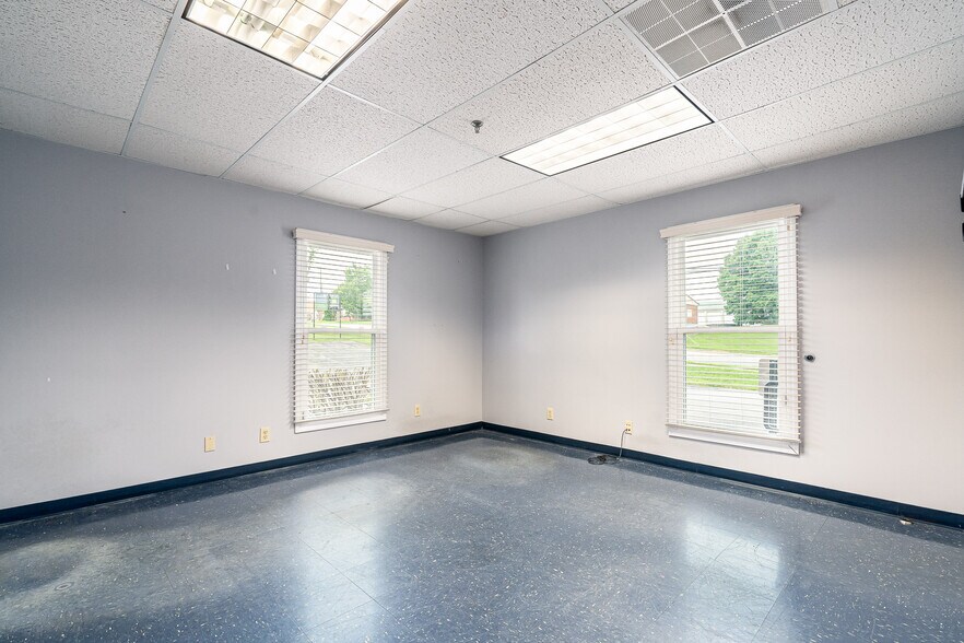 More Photos Of 617 Mulberry St, Elizabethtown Office For Sale