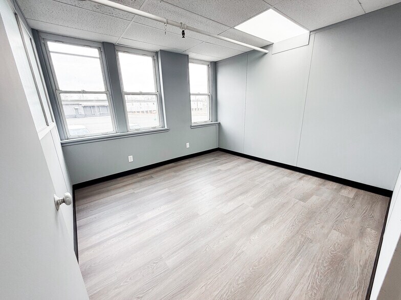 More Photos Of 801 Bridgeboro Rd, Beverly Office For Sale