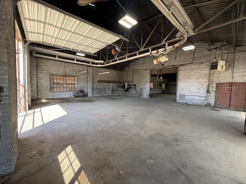 More Photos Of 1704 NW 6th St, Oklahoma City Warehouse For Lease