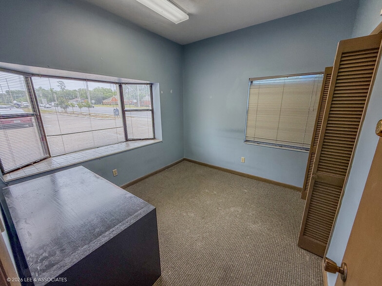 More Photos Of 3720 NW 43rd St, Gainesville Office For Sale