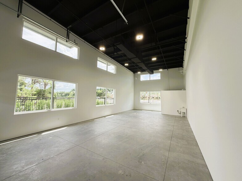 More Photos Of 11075 Tamiami Trl E, Naples Showroom For Lease