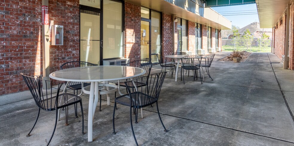 More Photos Of 12455 Westpark Dr, Houston Self Storage For Lease