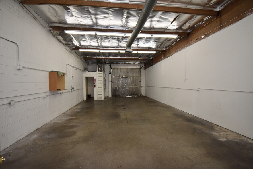 More Photos Of 9052 Independence Ave, Canoga Park Industrial For Lease