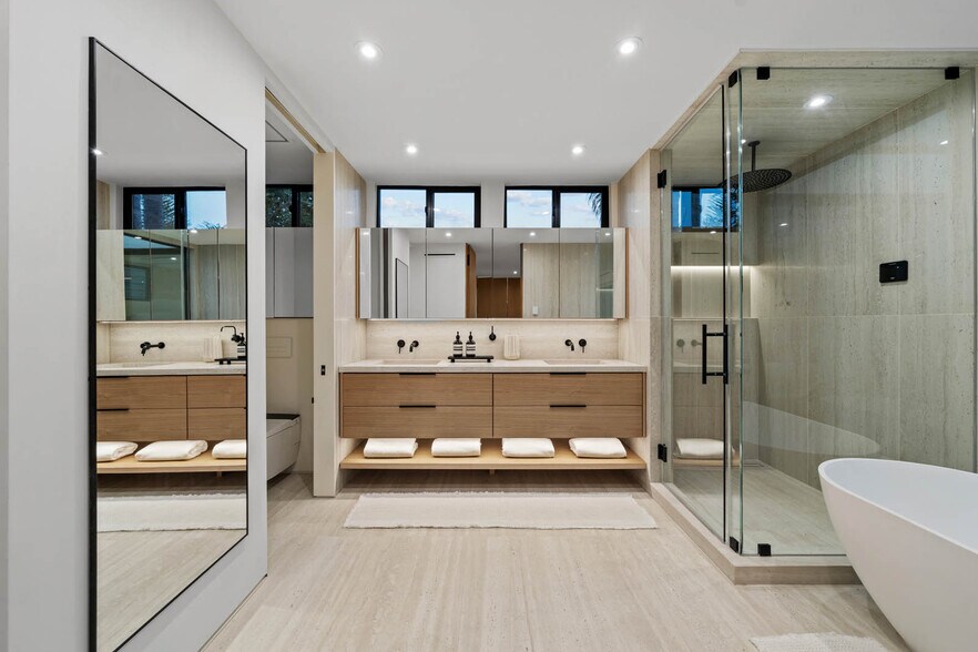 More Photos Of 7372 Fay Ave, La Jolla Multifamily For Sale