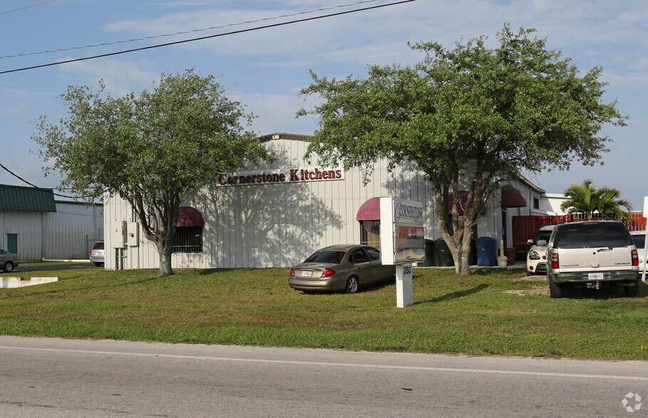 More Photos Of 3150 Metro Pky, Fort Myers Warehouse For Lease