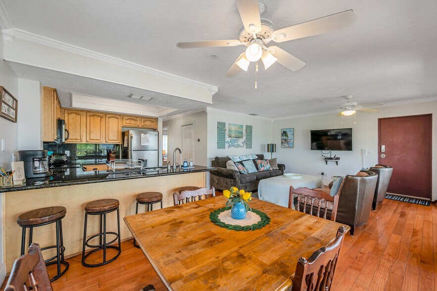More Photos Of 1809 Gulf Blvd, Indian Rocks Beach Apartments For Sale