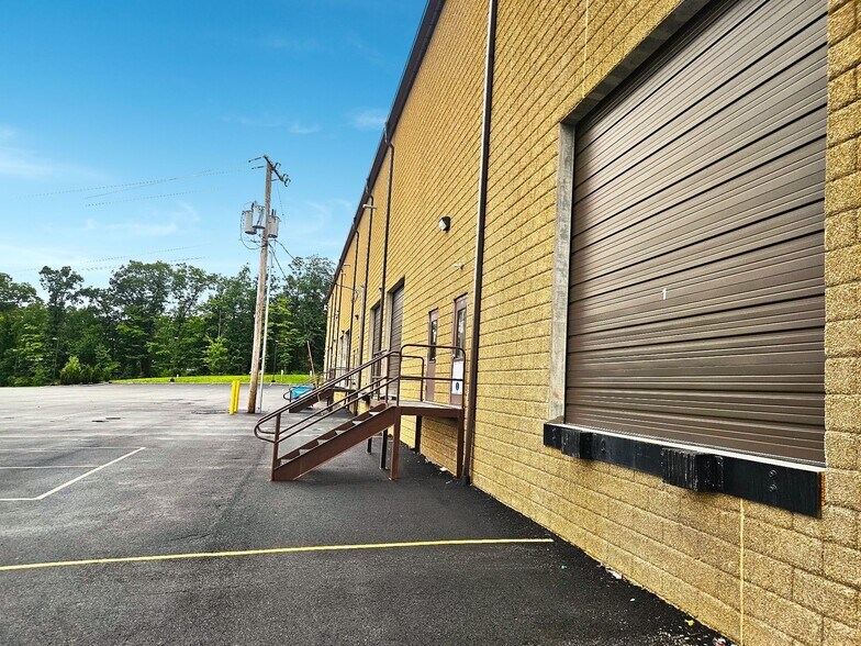 More Photos Of 105 W Dewey Ave, Wharton Warehouse For Lease
