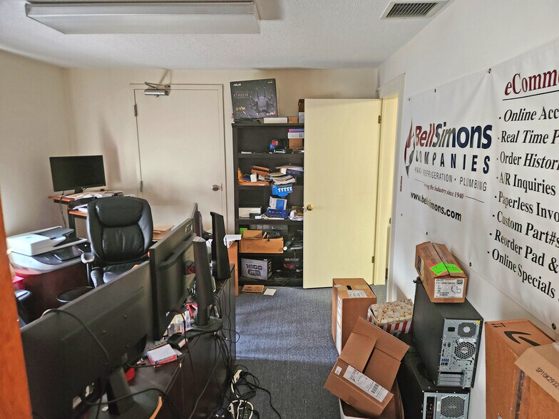 More Photos Of 155 Oak St, Glastonbury Medical For Sale