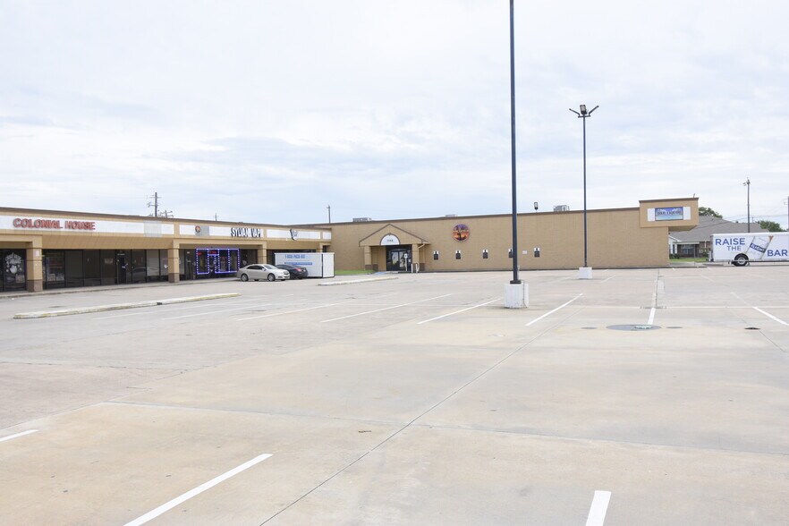 More Photos Of 1101-1139 S Broadway St, La Porte Unknown For Sale