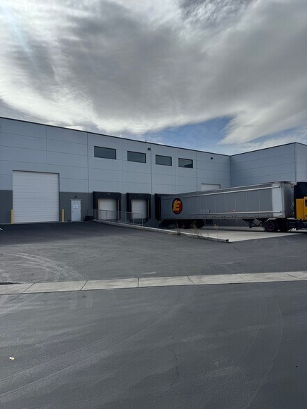 More Photos Of 910 W Center St, North Salt Lake Warehouse For Lease