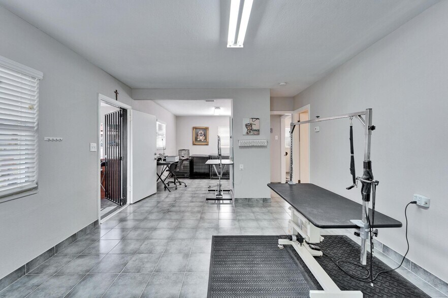 More Photos Of 126 Ridgewood Ave, Brandon Office Residential For Sale