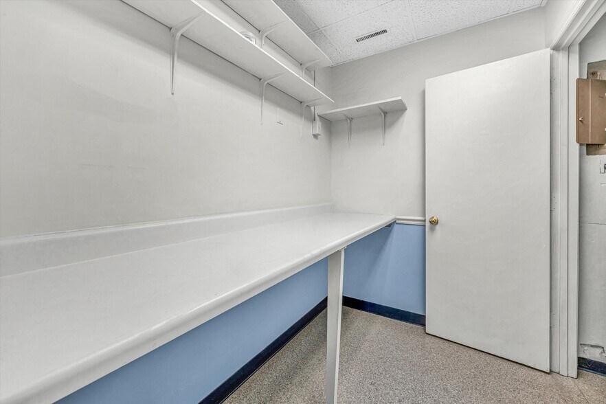 More Photos Of 1930 Braeburn Dr, Salem Medical For Sale