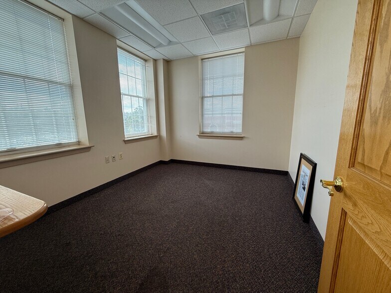 More Photos Of 105 Centennial St, La Plata Medical For Sale