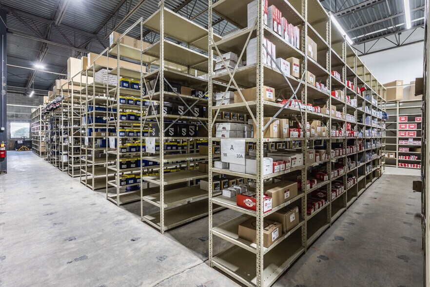 More Photos Of 3849 N Richardt Ave, Indianapolis Light Distribution For Sale