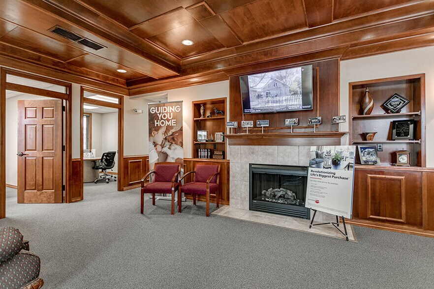 More Photos Of 2220 Omro Rd, Oshkosh Medical For Sale