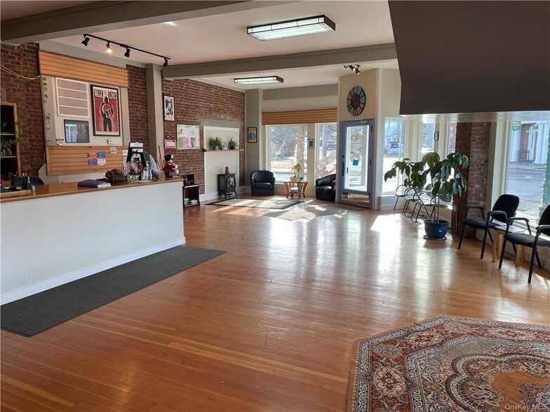 More Photos Of 42 Orchard St, Walden Freestanding For Sale