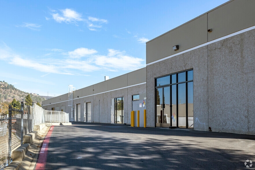 More Photos Of 11055 Flintkote Ave, San Diego Research And Development For Lease