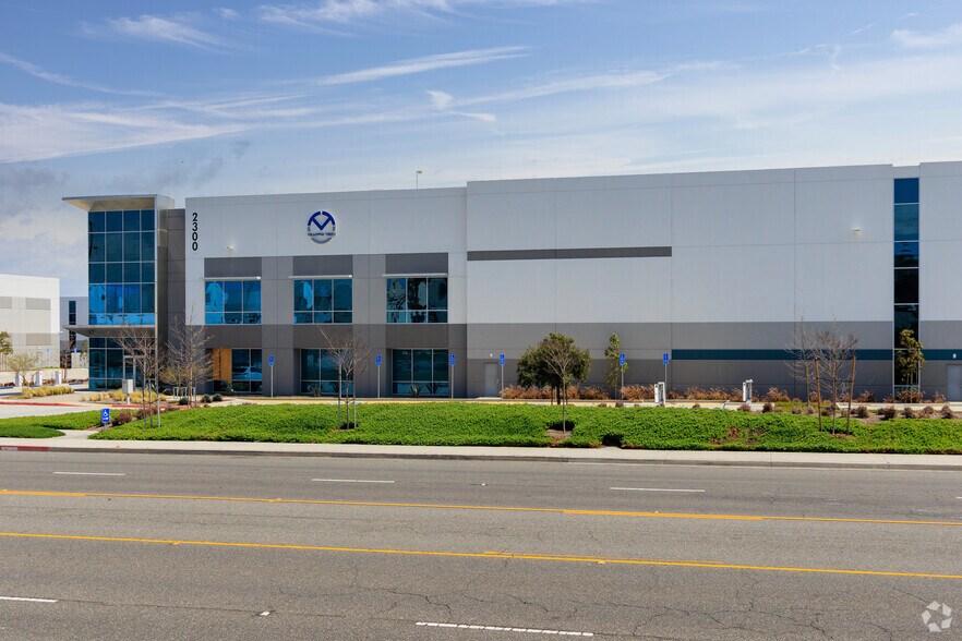 More Photos Of 2300 Redondo Ave, Long Beach Warehouse For Lease
