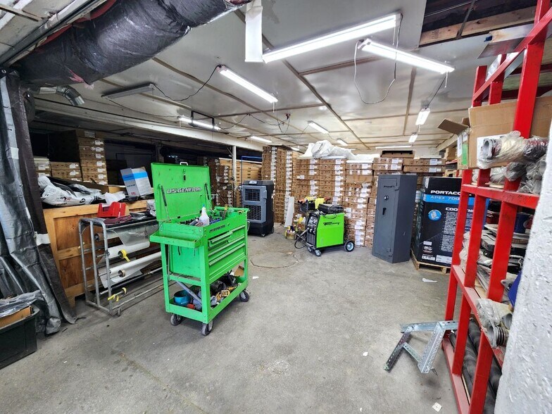 More Photos Of 7511 Leavenworth Rd, Kansas City Auto Repair For Sale