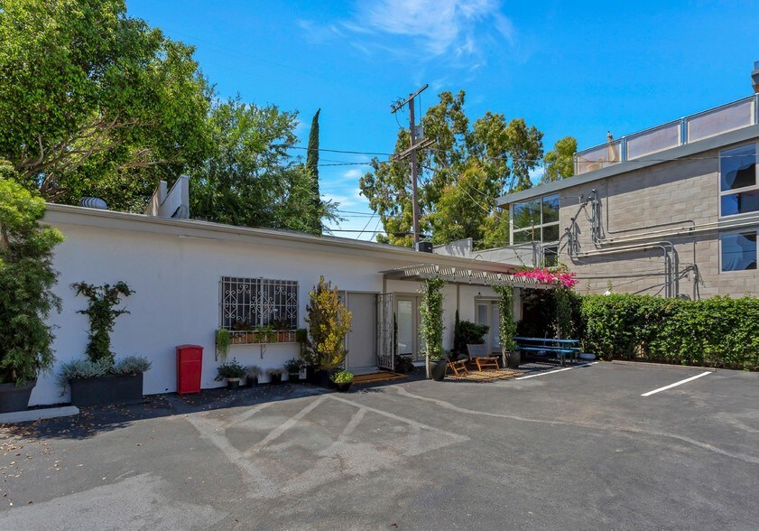 627 N Larchmont Blvd, Los Angeles, CA 90004 Office For Lease