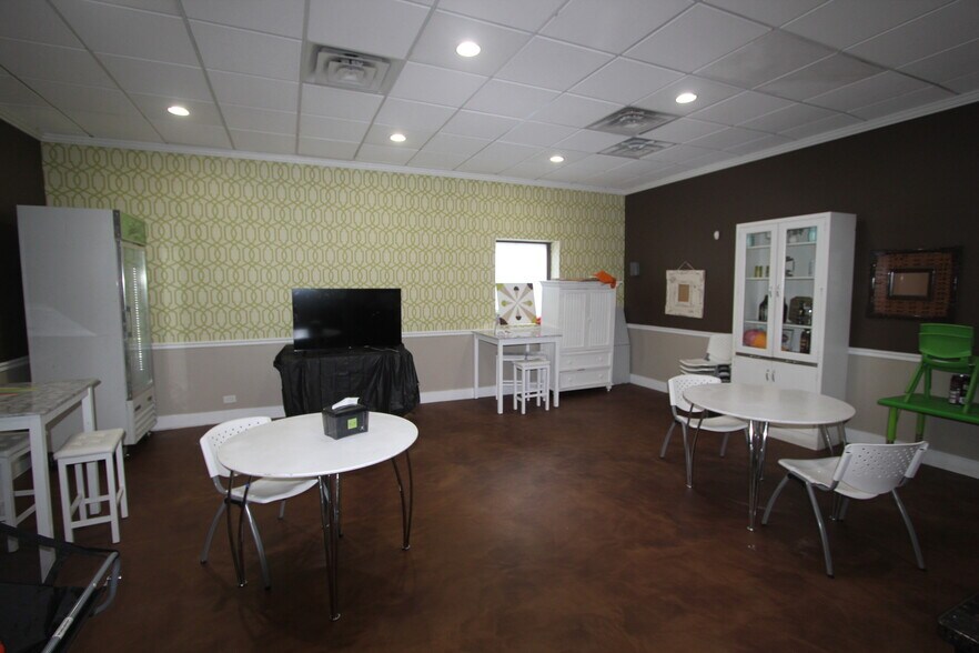 More Photos Of 1047 W Madison St, Chicago Apartments For Lease