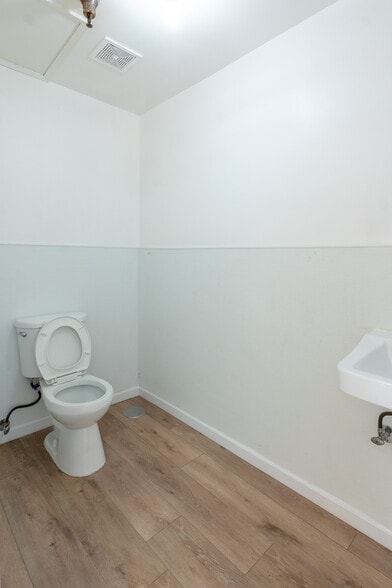More Photos Of 328 7th St, Oakland Storefront Retail Office For Lease