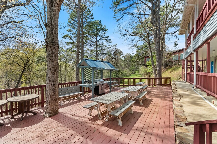 More Photos Of 110 Huntsville Rd, Eureka Springs Hotel For Sale
