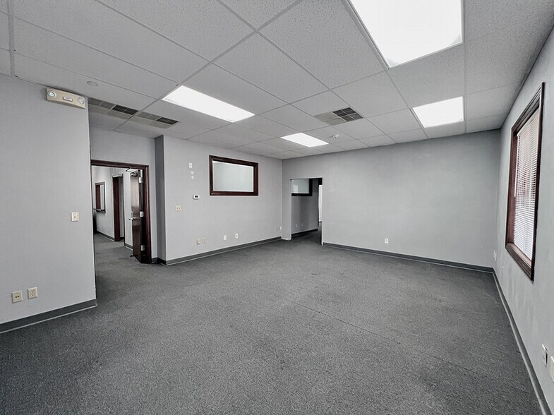 More Photos Of 2 Bronze Pointe, Swansea Office For Sale