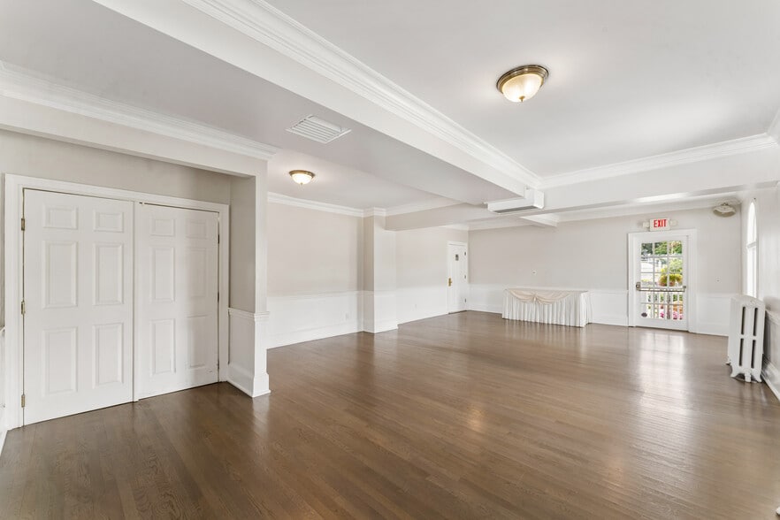 More Photos Of 62 Cove St, New Haven Specialty For Sale