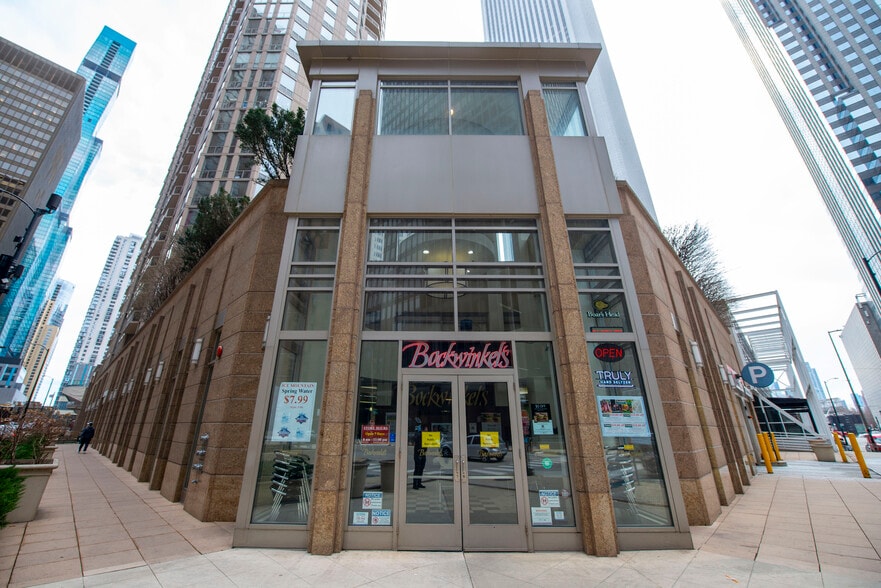 More Photos Of 222 N Columbus Dr, Chicago Office For Sale