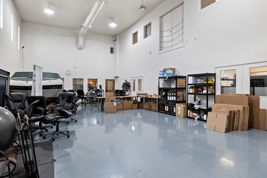 More Photos Of 133 E 50th St, Garden City Loft Creative Space For Sale