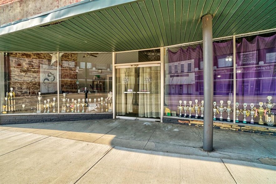 More Photos Of 211 E Main St, Shawnee Storefront For Sale