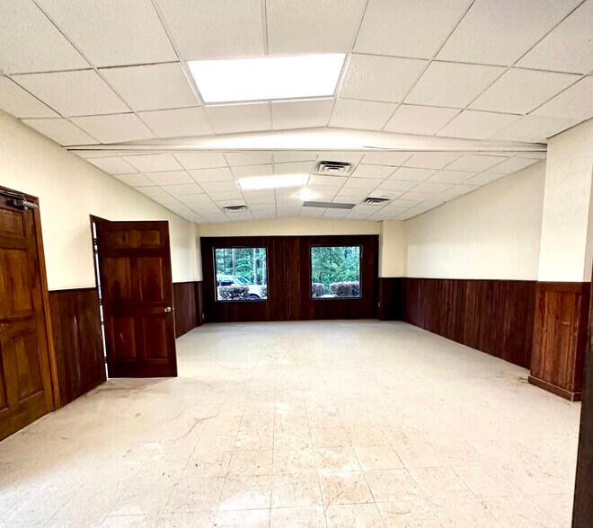 More Photos Of 2332 Townsend Rd, Woodstock Light Distribution For Sale