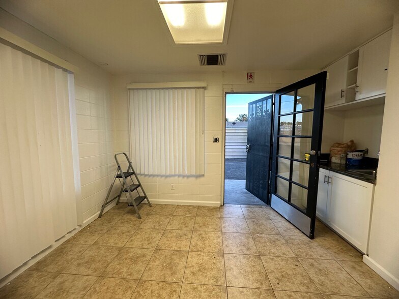 More Photos Of 358 S Mountain View Ave, San Bernardino Warehouse For Sale