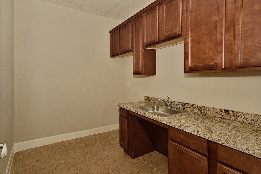 More Photos Of 2219 Sawdust Rd, The Woodlands Office For Sale