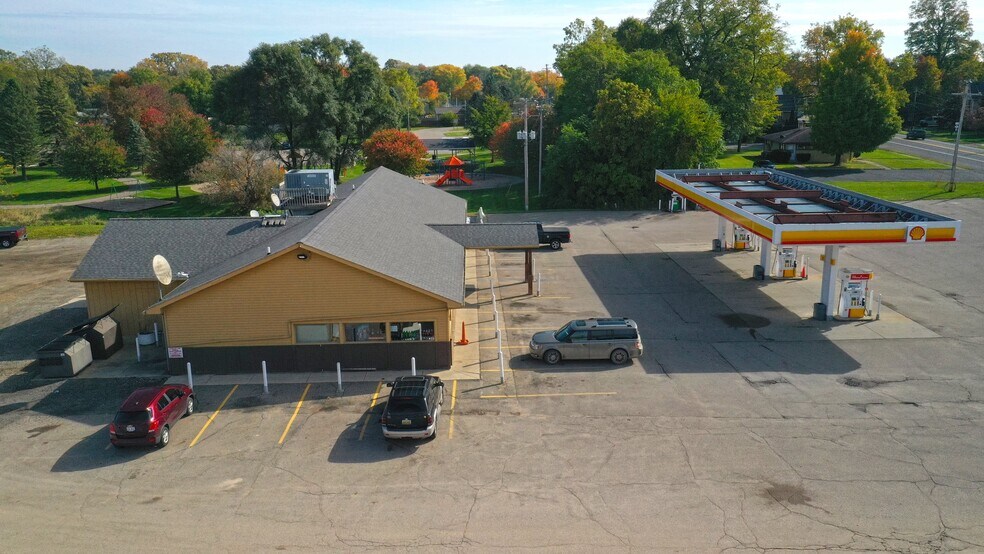 More Photos Of 390 W Main St, Stockbridge Service Station For Sale