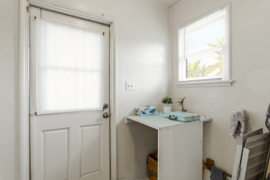 More Photos Of 2553 Nina St, Pasadena Apartments For Sale