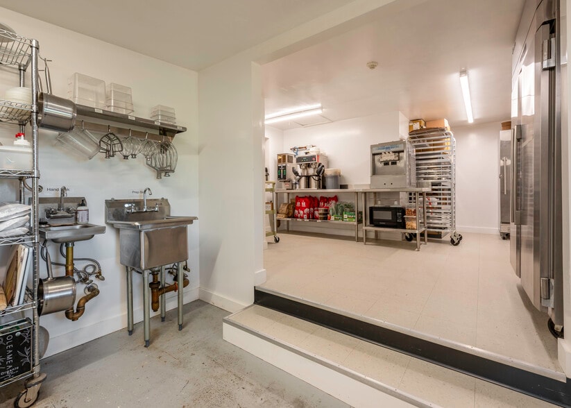 More Photos Of 162 Main St, Essex General Retail For Sale