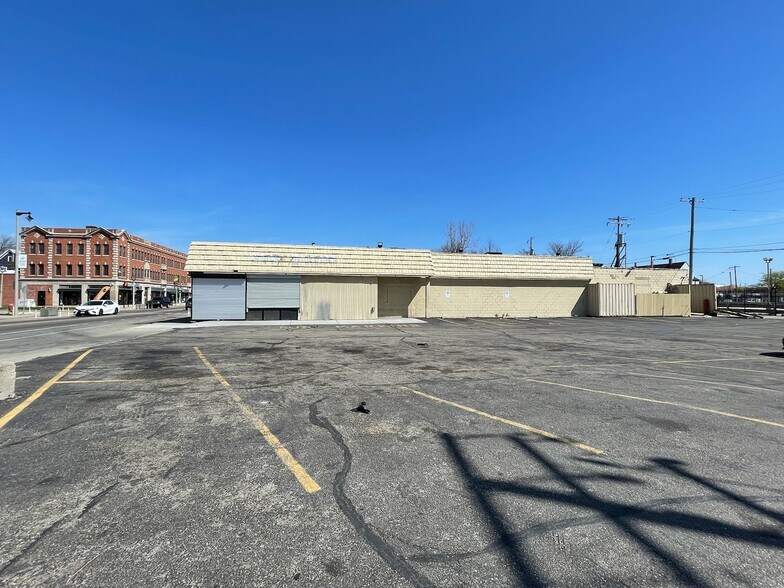 More Photos Of 930 N 27th St, Milwaukee Freestanding For Lease