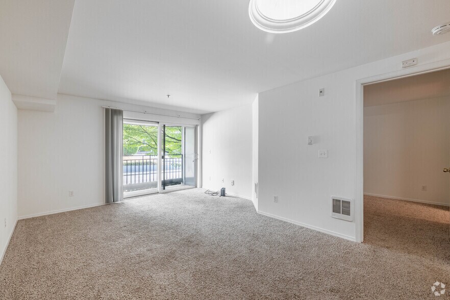 More Photos Of 4719 15th Ave NE, Seattle Apartments For Sale