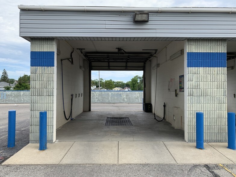 More Photos Of 1510 W 7th St, Monroe Carwash For Sale